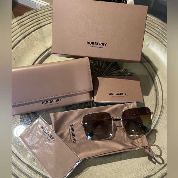 Burberry sunglasses - Picture 2 of 14